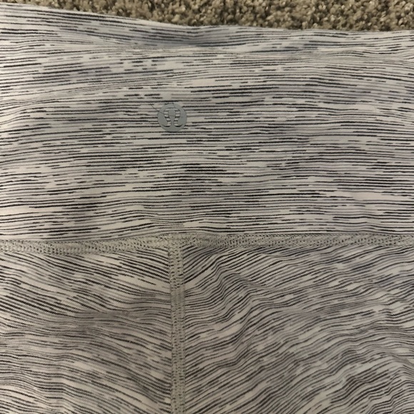 Lululemon like new Wonder under size 6 - Picture 4 of 4